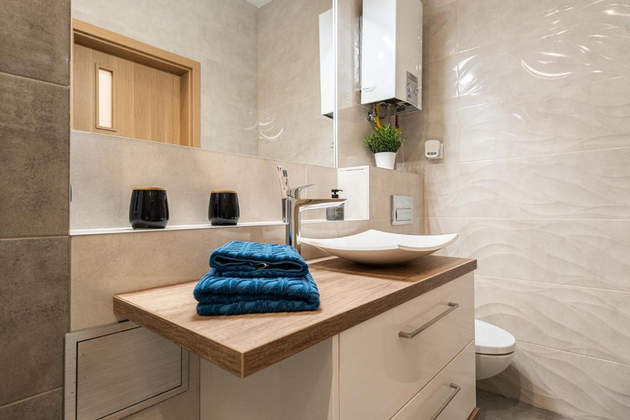 Apartment Bluebird Katowice Near Spodek Mck & City Center ภายนอก รูปภาพ